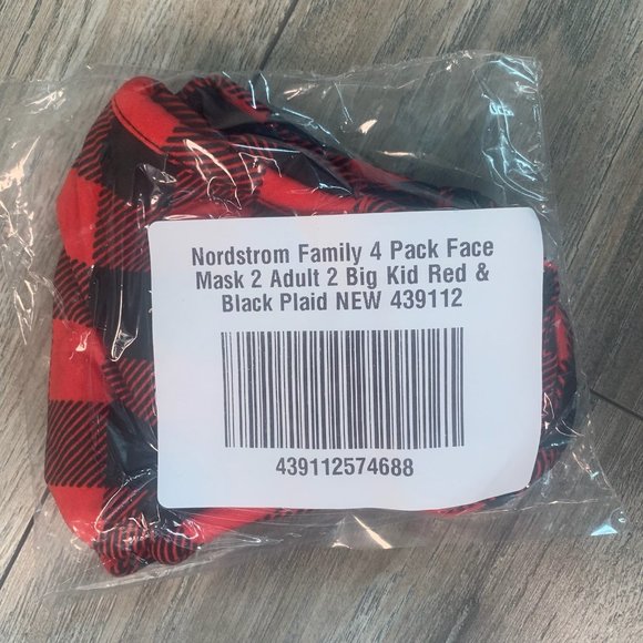 NWT NORDSTROM FAMILY 4 PACK FACE MASKS BUFFALO PLAID 2 ADULT & 2 BIG KIDS - Picture 4 of 6